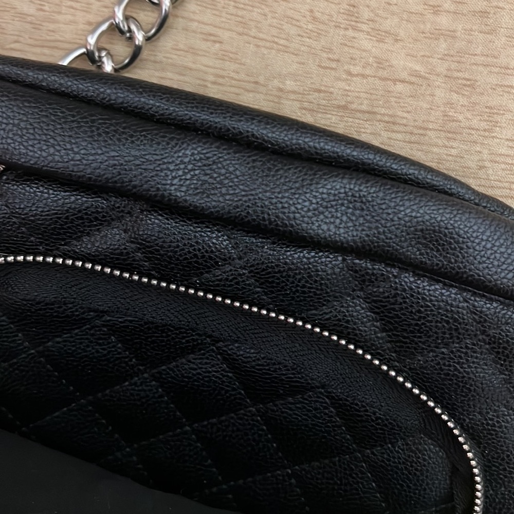 Steve Madden Black Quilted Fanny Pack / Cross Body Bag W/ Adjustable Chain - Picture 3 of 3